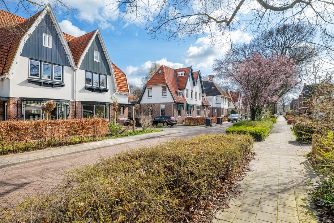 Characteristic and Spacious Semi-Detached Townhouse with Comfort and Charm — 52