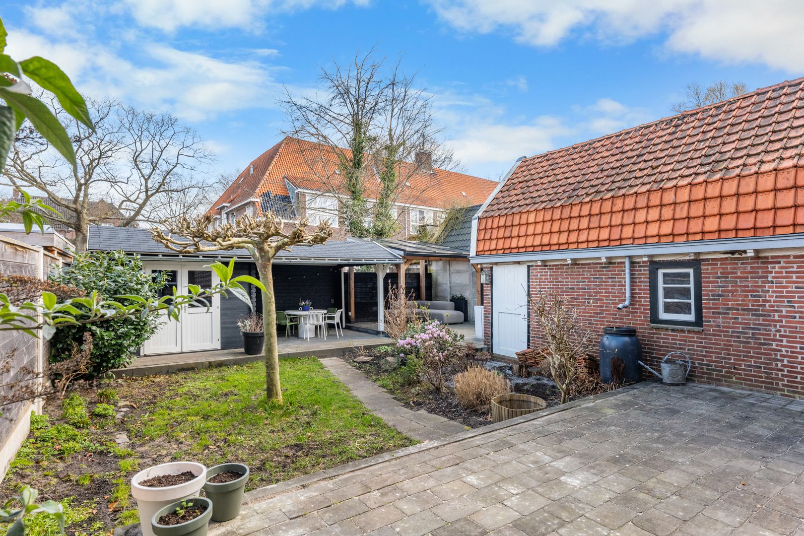 Characteristic and Spacious Semi-Detached Townhouse with Comfort and Charm — 41
