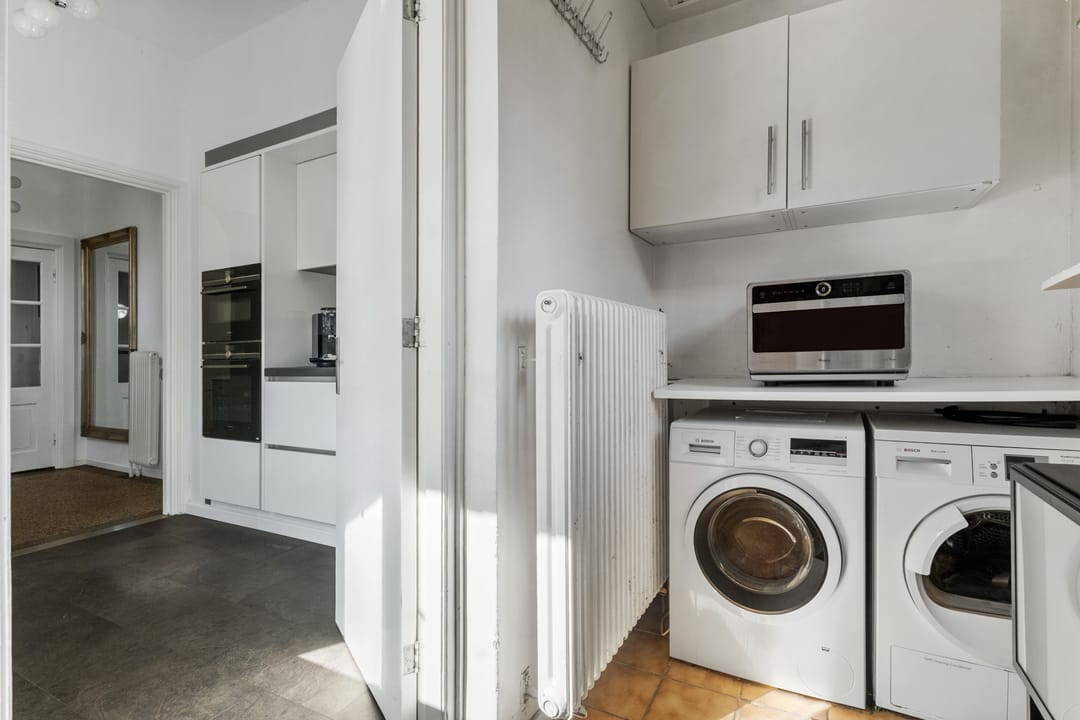 Characteristic and Spacious Semi-Detached Townhouse with Comfort and Charm — 15