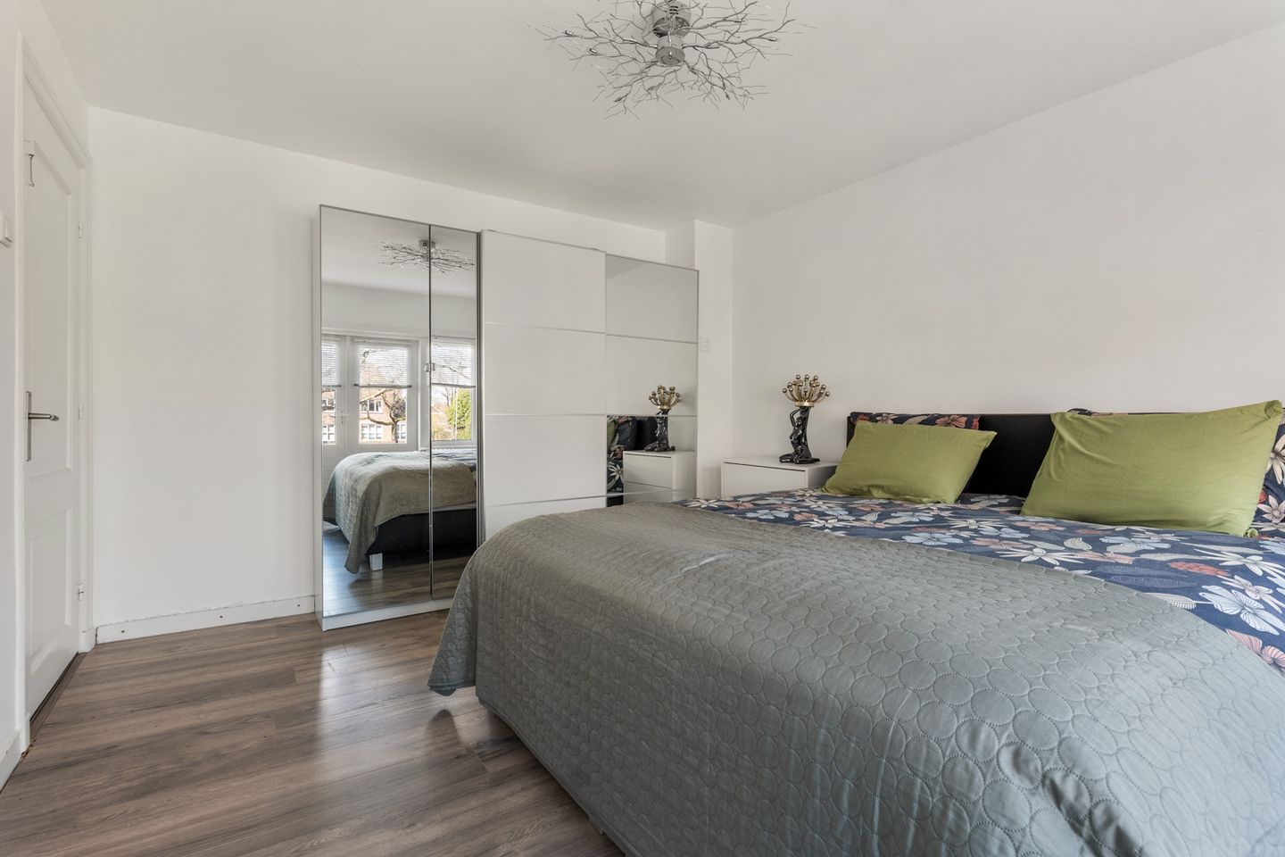 Characteristic and Spacious Semi-Detached Townhouse with Comfort and Charm — 19