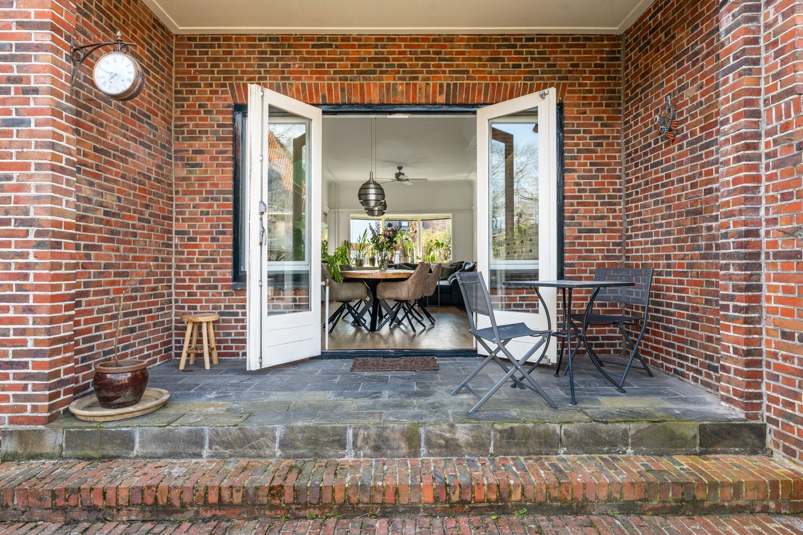Characteristic and Spacious Semi-Detached Townhouse with Comfort and Charm — 38