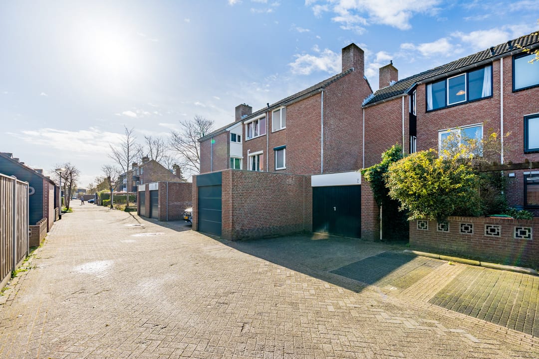 Spacious Family Home with Garage and Sunny Southwest Garden in Child-Friendly Katwijk Neighborhood — 43