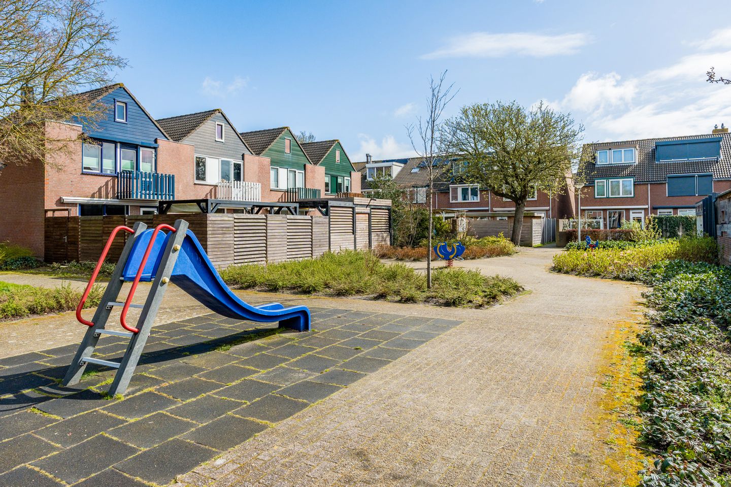 Spacious Family Home with Garage and Sunny Southwest Garden in Child-Friendly Katwijk Neighborhood — 44