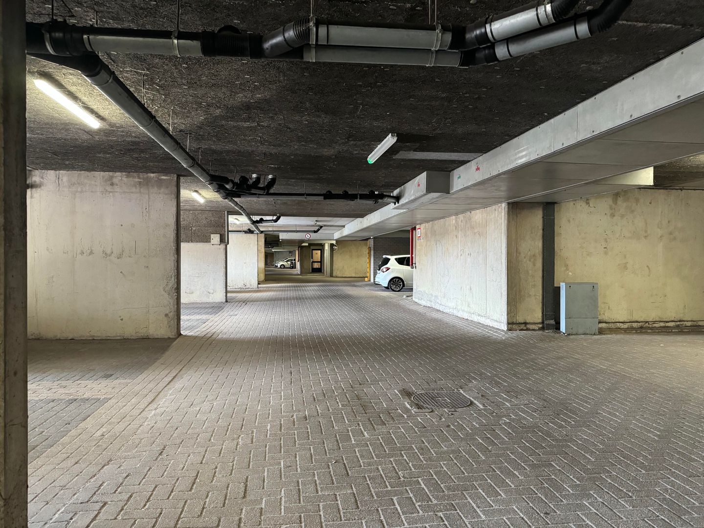 Foto 4 van Henry Moorepassage Parkeerplaats 2