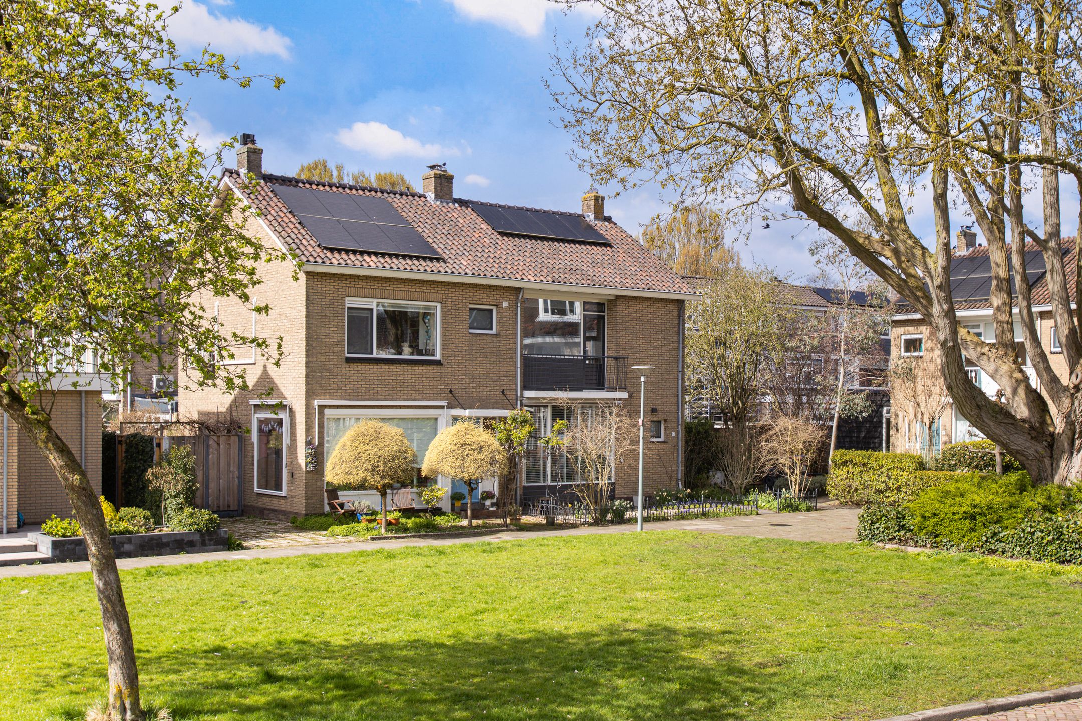 Photo 3 of Esdoornlaan 17