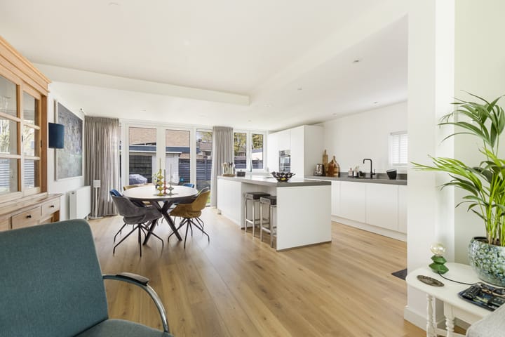 Photo 4 of Esdoornlaan 17