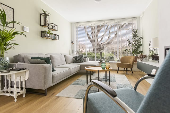 Photo 2 of Esdoornlaan 17