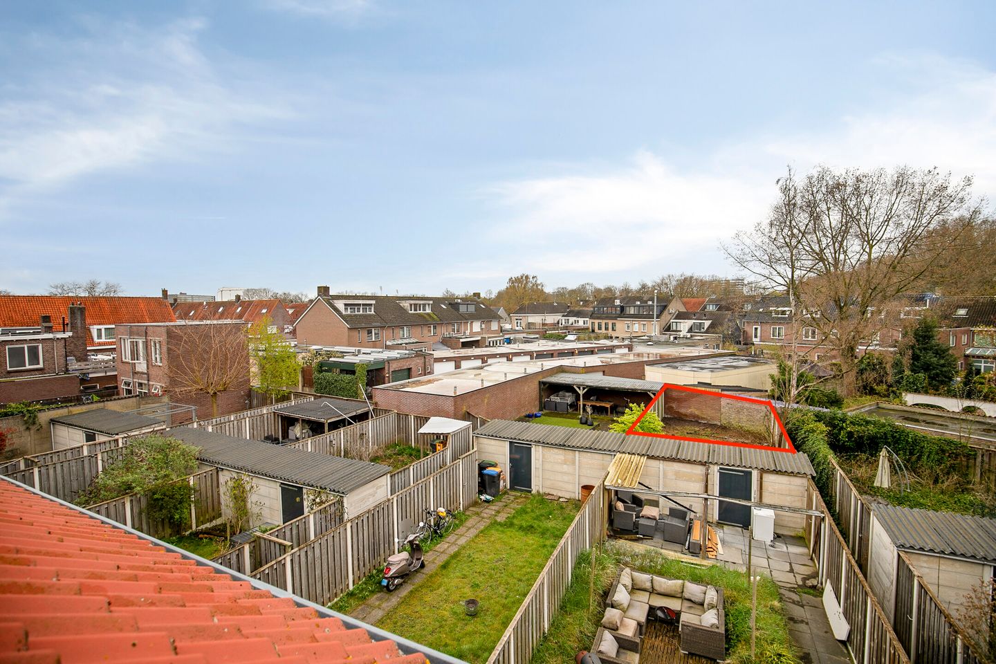 Spacious upper floor apartment with private entrance and deep backyard in Tilburg — 20