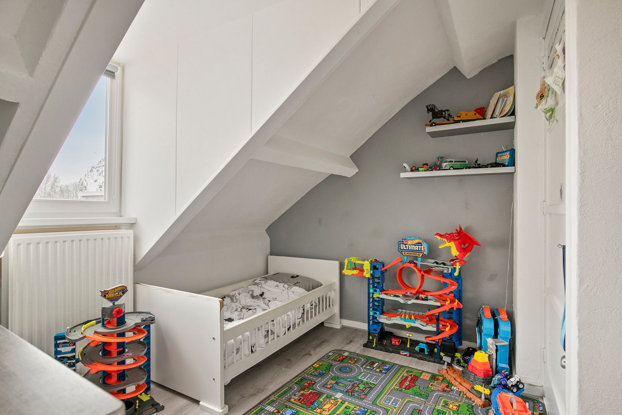 Spacious upper floor apartment with private entrance and deep backyard in Tilburg — 15