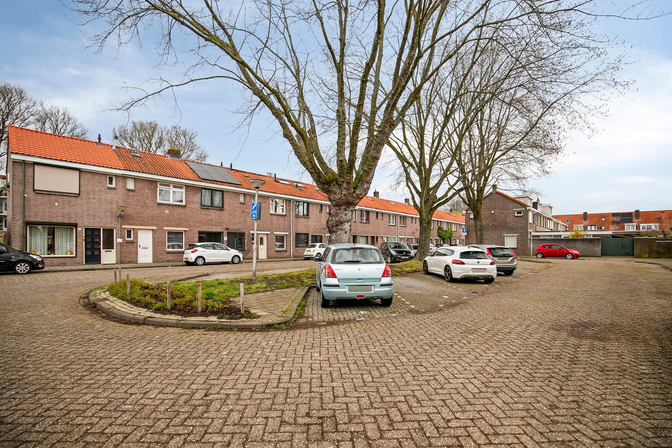 Spacious upper floor apartment with private entrance and deep backyard in Tilburg — 21