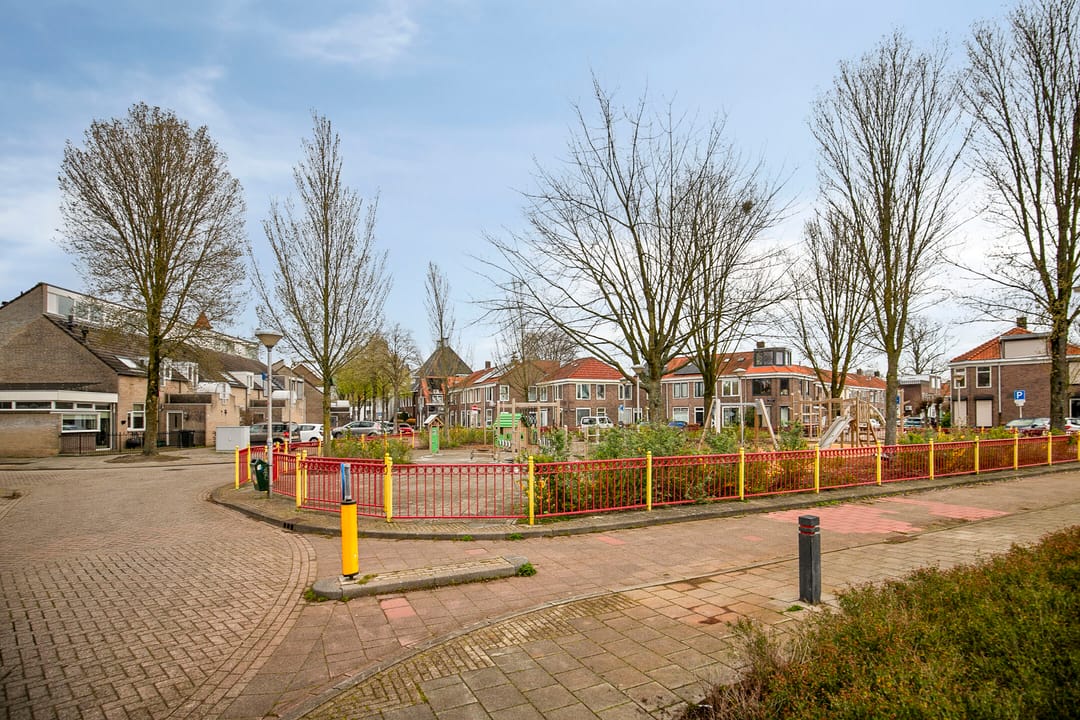 Spacious upper floor apartment with private entrance and deep backyard in Tilburg — 23
