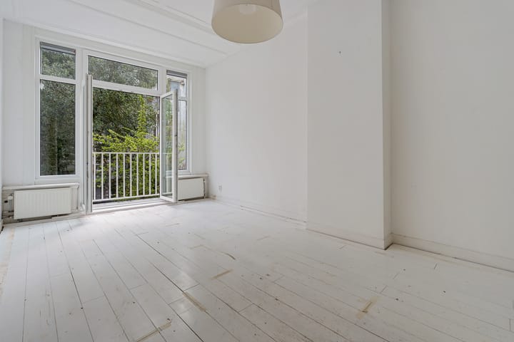 Photo 2 of Claes de Vrieselaan 10-B