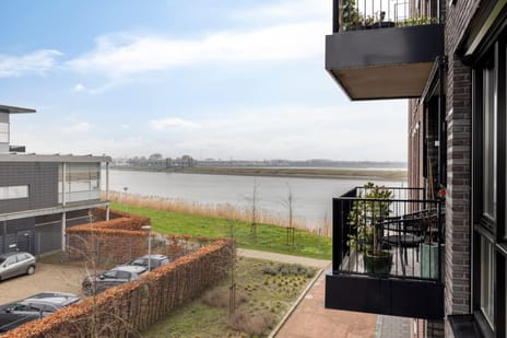 Spuifront 3-D secondary image