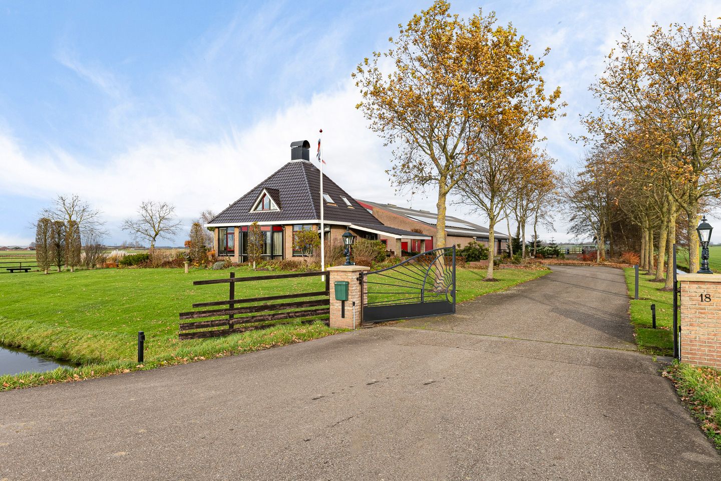 Bekijk foto 2 van Hogeweg 18