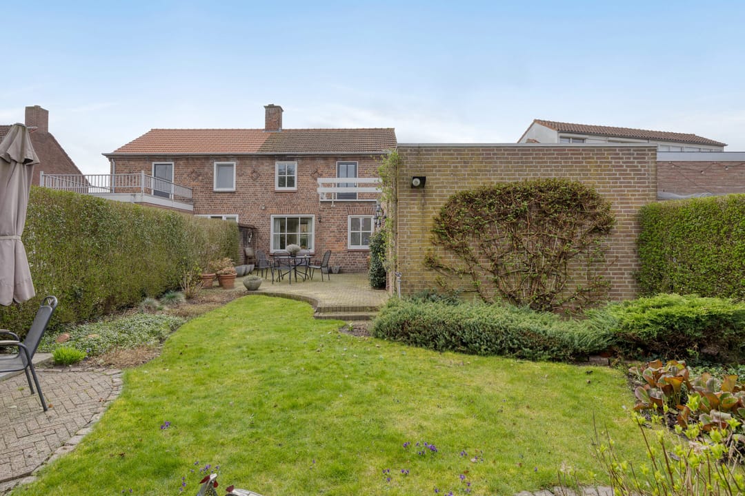 Semi-detached house with garage, driveway and deep backyard in Drunen — 25