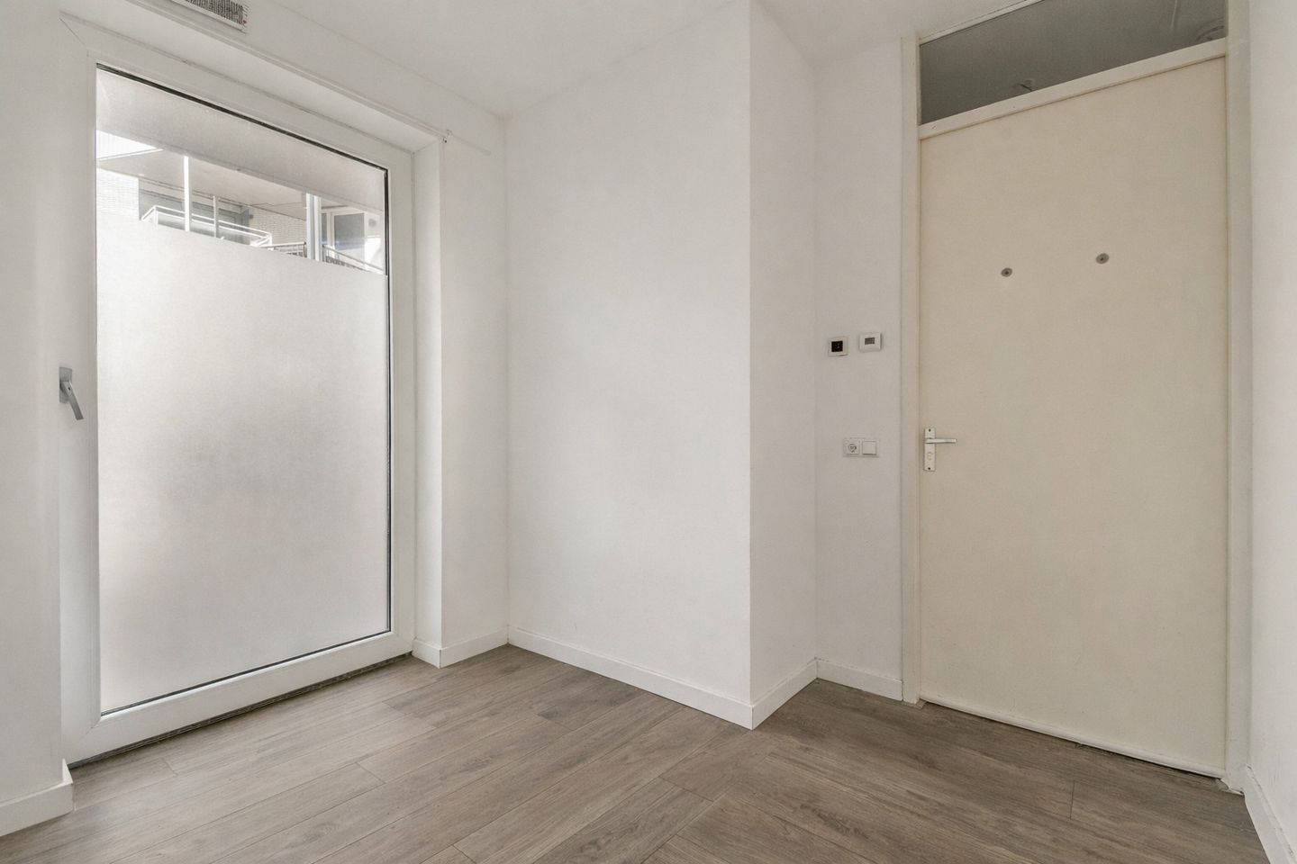 Modern 2-bedroom ground floor apartment in popular Holland Park Diemen — 14