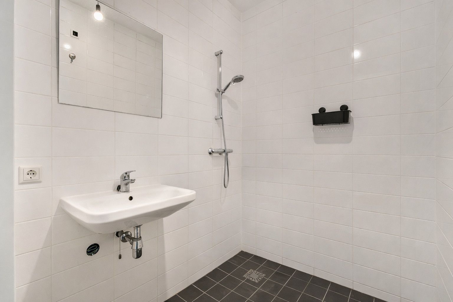 Modern 2-bedroom ground floor apartment in popular Holland Park Diemen — 15