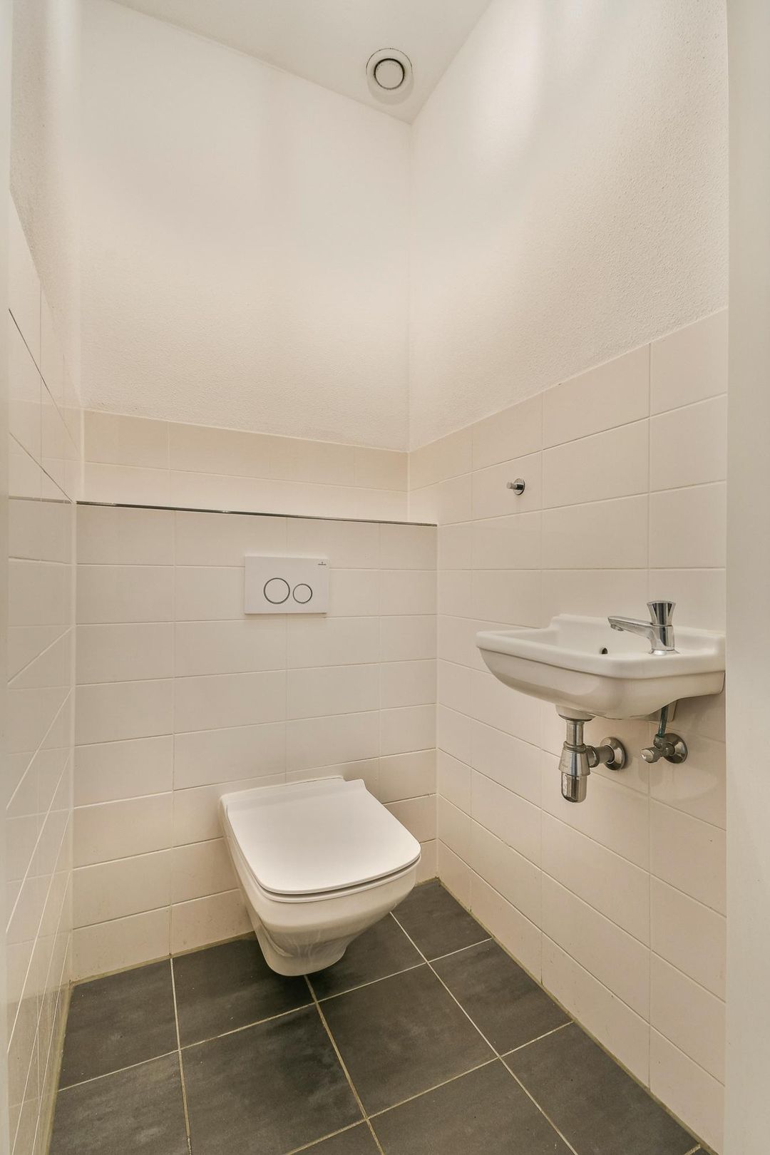 Modern 2-bedroom ground floor apartment in popular Holland Park Diemen — 16