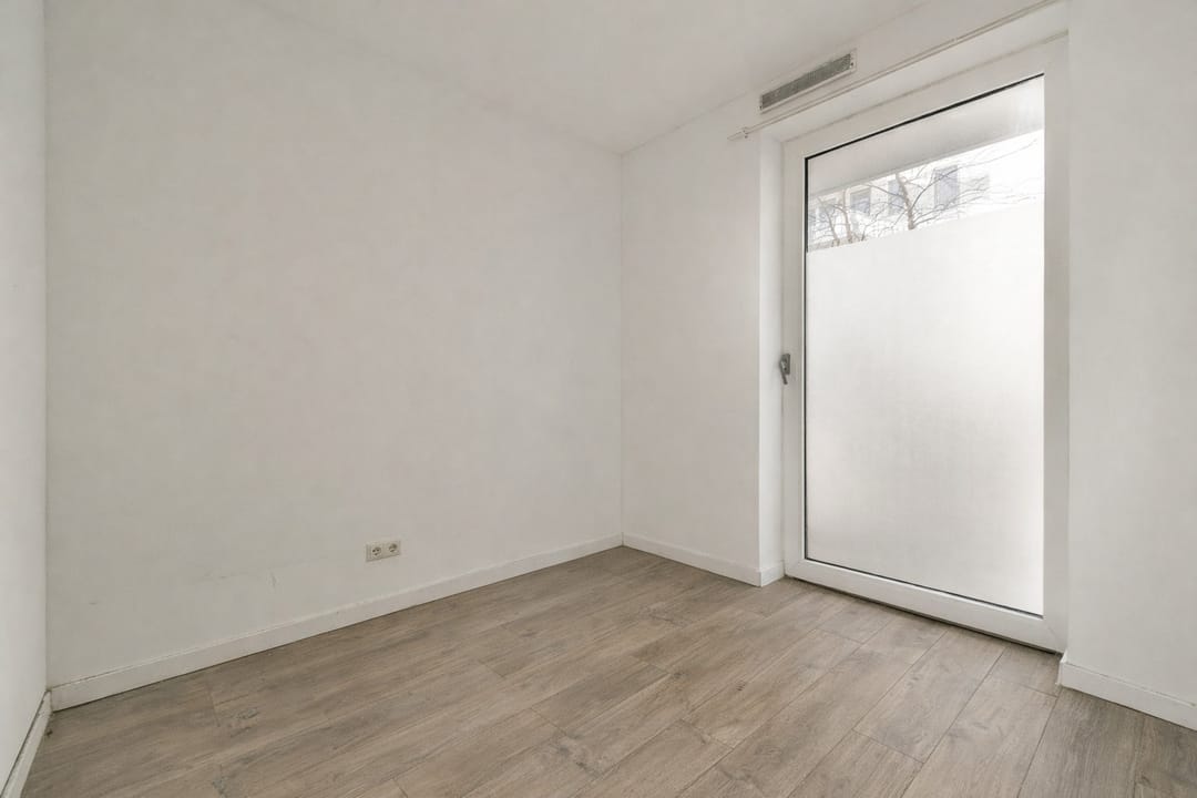 Modern 2-bedroom ground floor apartment in popular Holland Park Diemen — 13