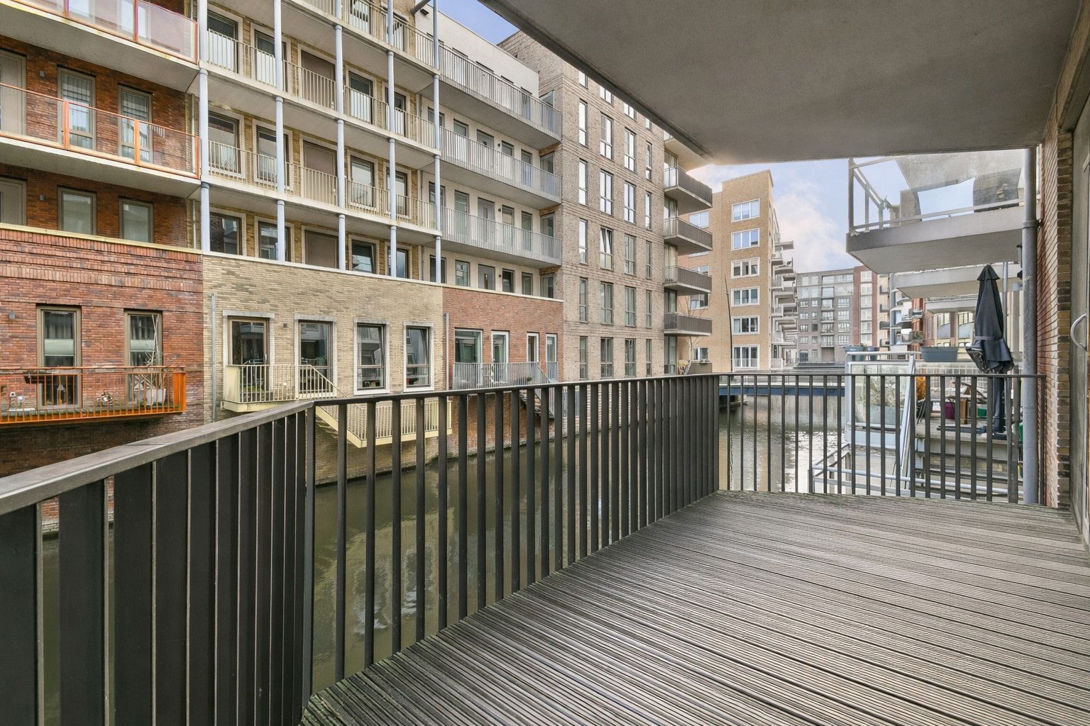 Modern 2-bedroom ground floor apartment in popular Holland Park Diemen — 18