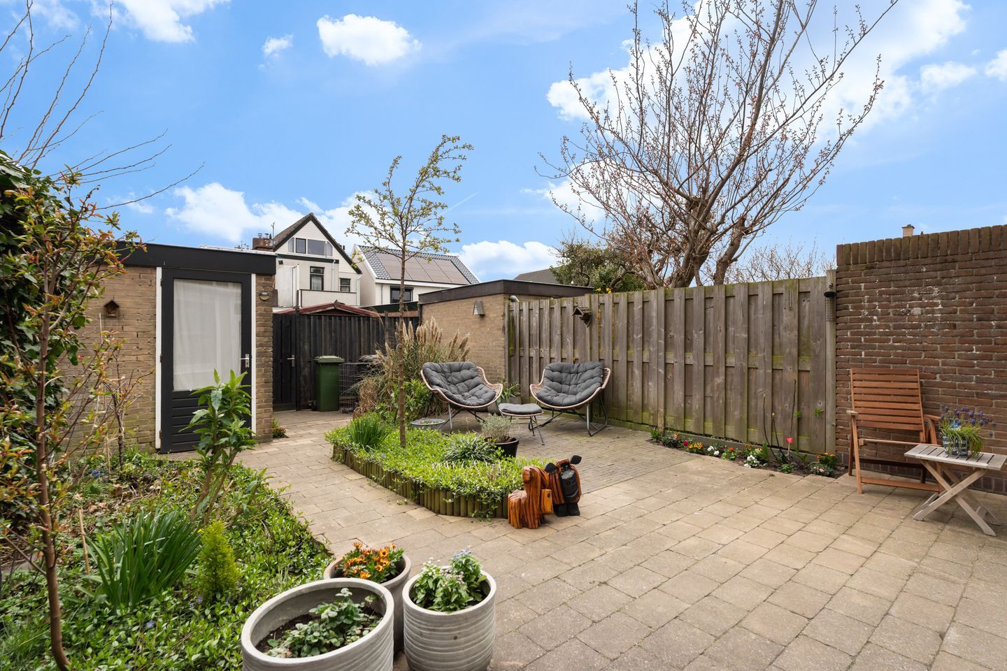 Spacious family home with sunny garden near beach and dunes — 27