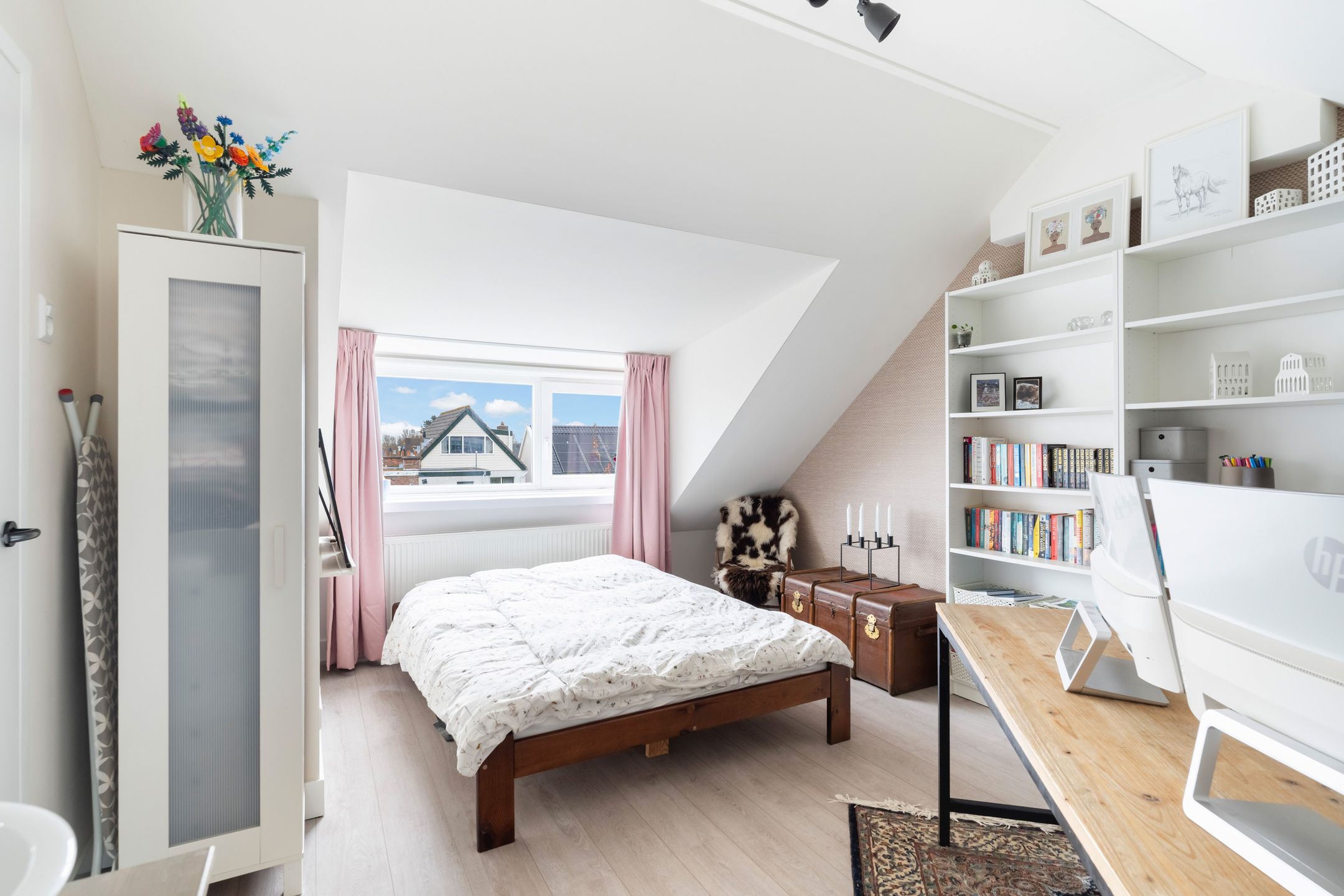 Spacious family home with sunny garden near beach and dunes — 46