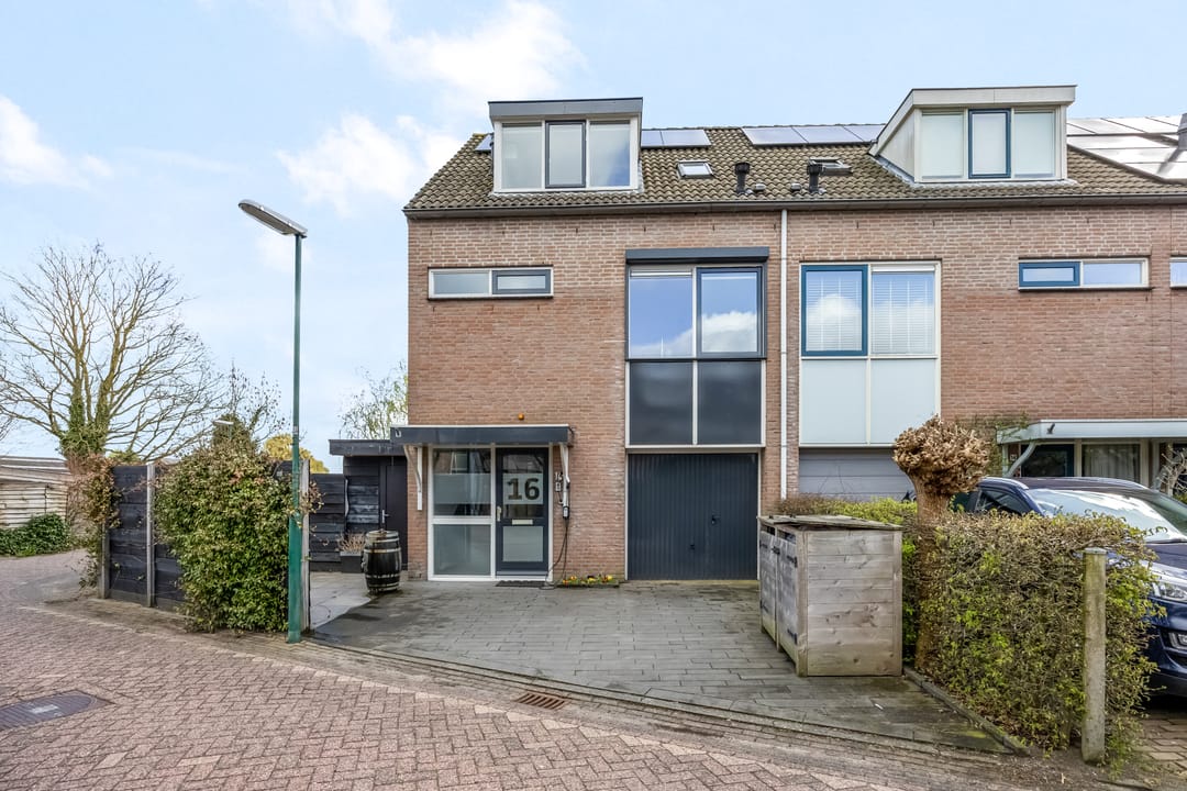Charming Corner House on the Kromme Rijn with Garden and Solar Panels — 55