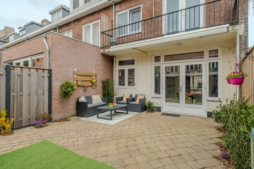 Move-In Ready 1930s Corner House with Garage and Stunning Natural Light — 17
