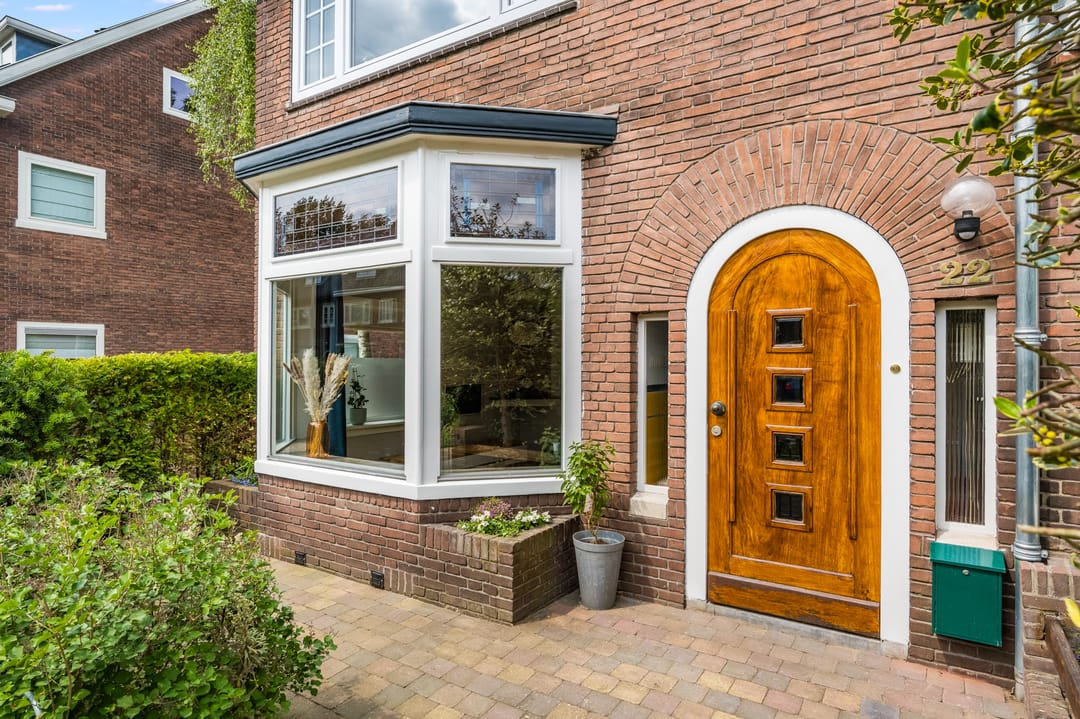 Move-In Ready 1930s Corner House with Garage and Stunning Natural Light — 43