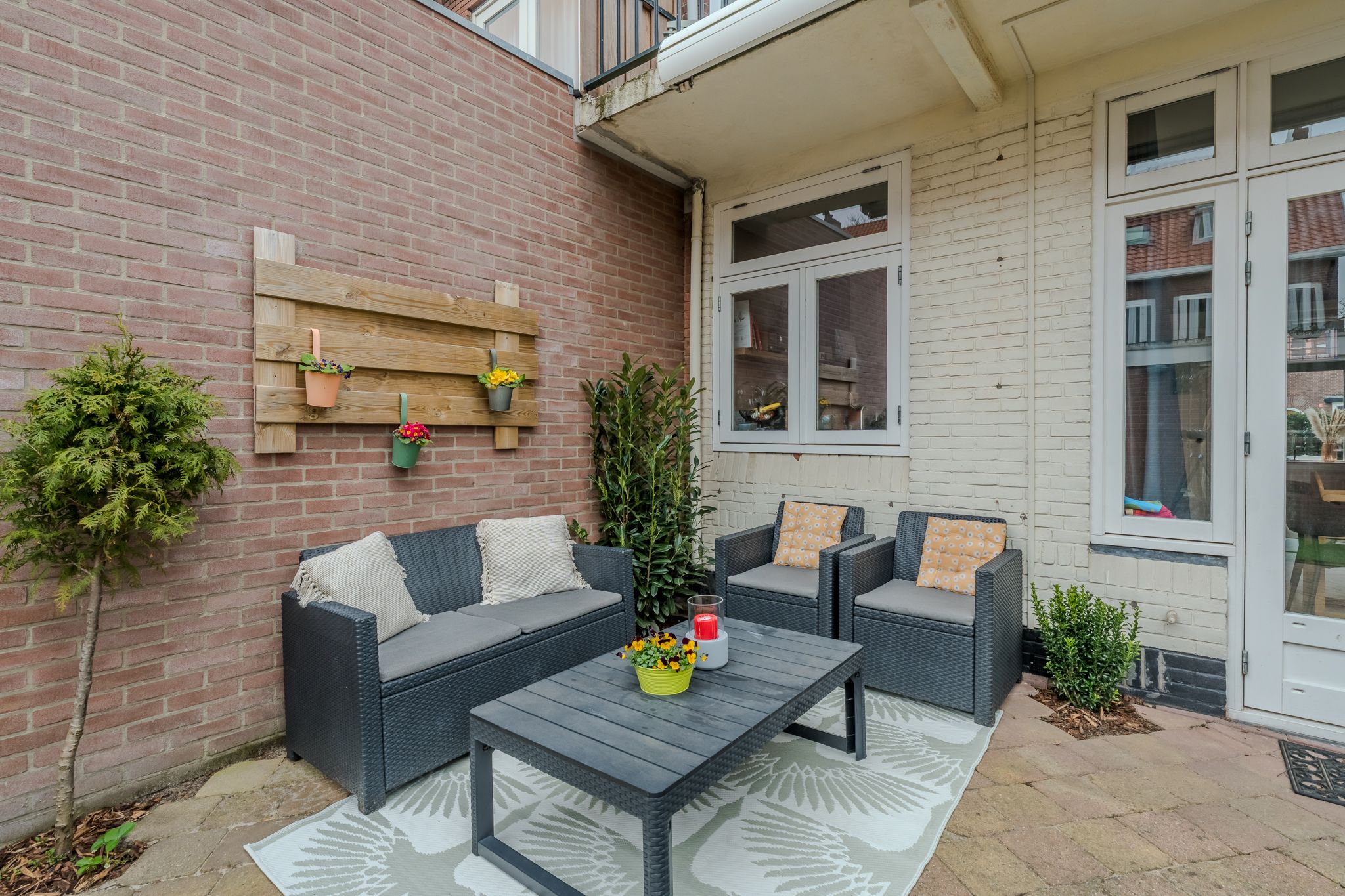 Move-In Ready 1930s Corner House with Garage and Stunning Natural Light — 18