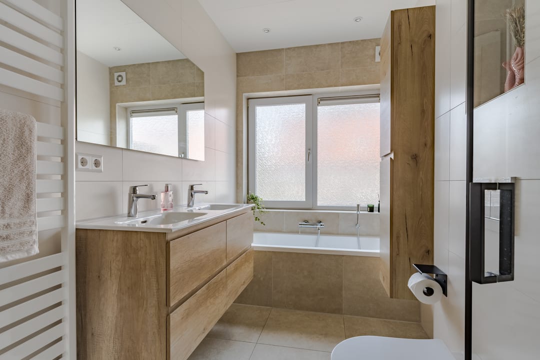 Move-In Ready 1930s Corner House with Garage and Stunning Natural Light — 31