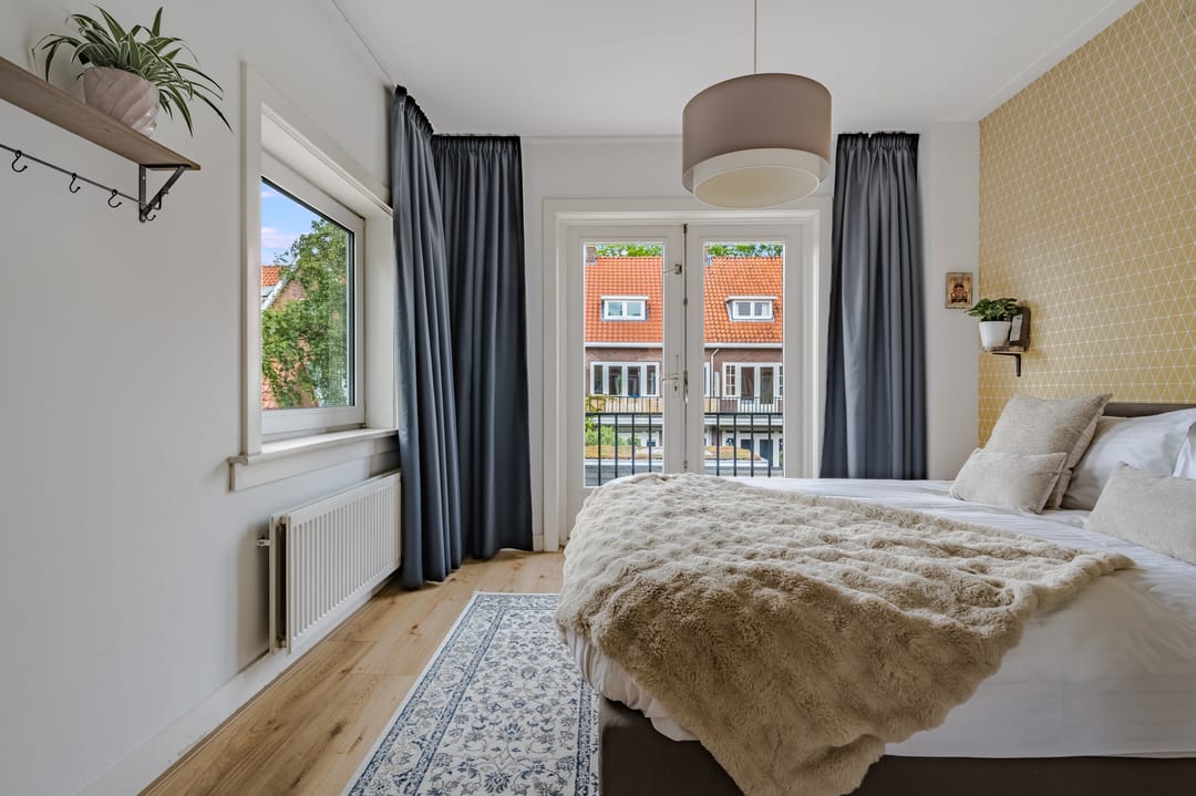 Move-In Ready 1930s Corner House with Garage and Stunning Natural Light — 22