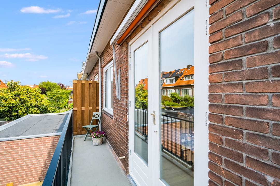 Move-In Ready 1930s Corner House with Garage and Stunning Natural Light — 23