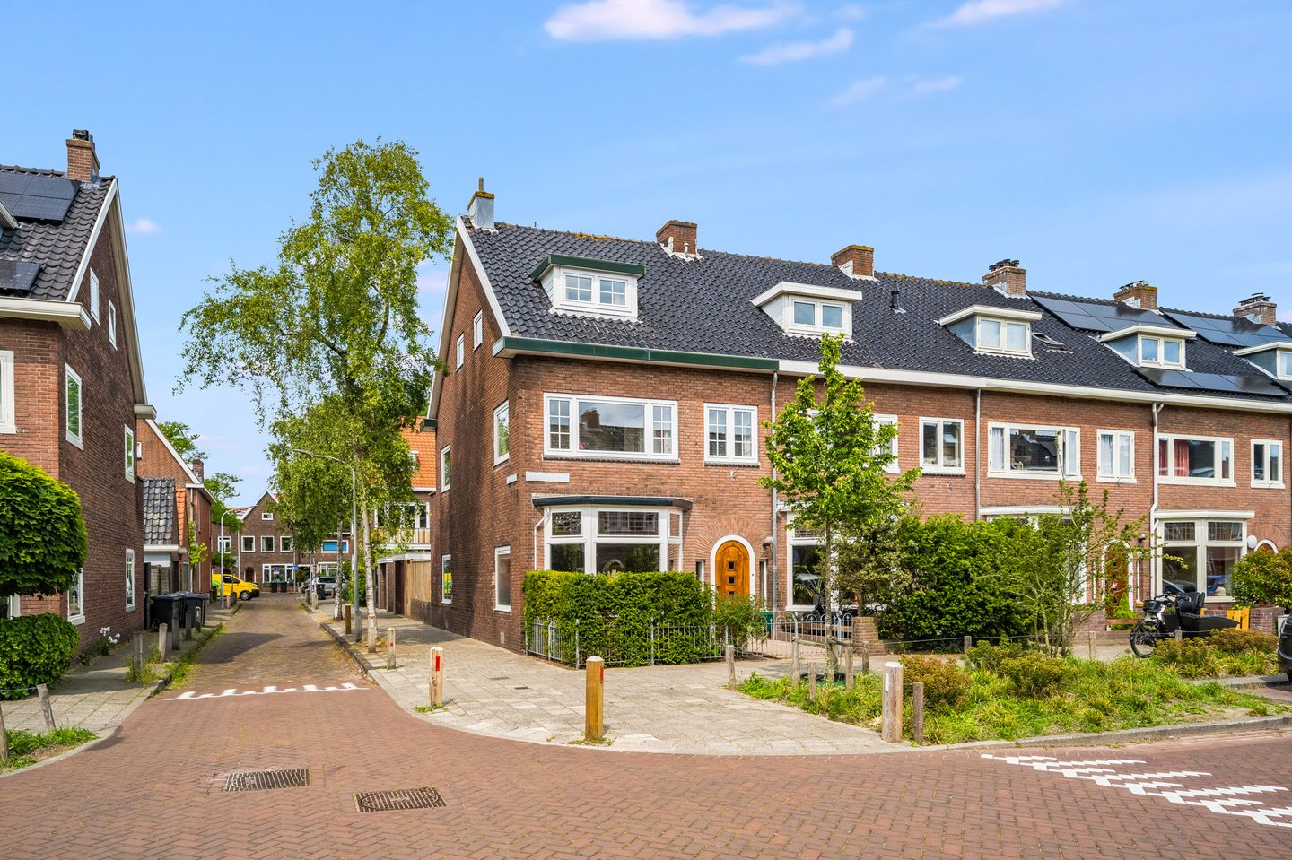 Move-In Ready 1930s Corner House with Garage and Stunning Natural Light — 44