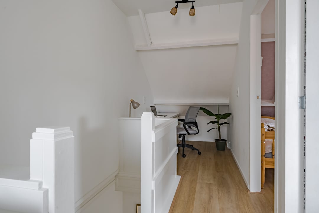 Move-In Ready 1930s Corner House with Garage and Stunning Natural Light — 41