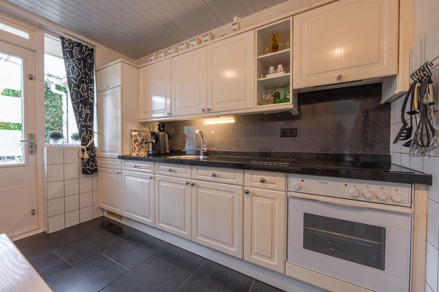 Photo 4 of Rozenstraat 36