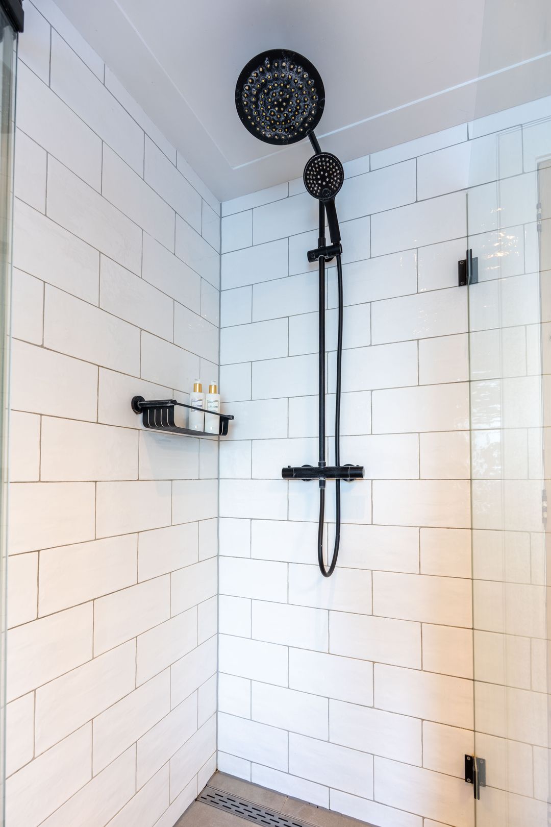 Charming Extended 1930s Semi-Detached Home with Luxury Guest Annex — 27