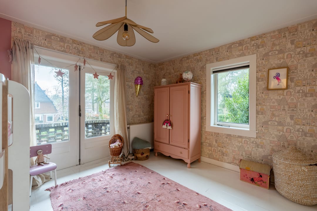 Charming Extended 1930s Semi-Detached Home with Luxury Guest Annex — 22