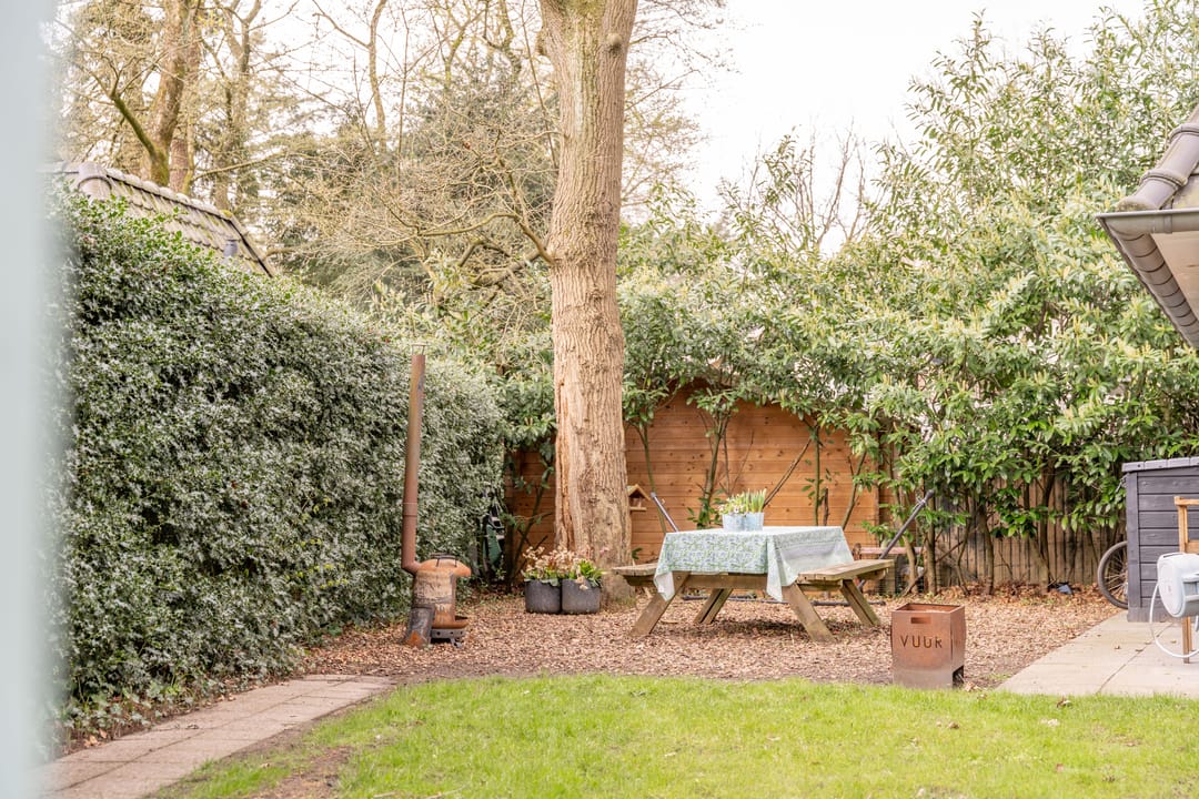 Charming Extended 1930s Semi-Detached Home with Luxury Guest Annex — 38