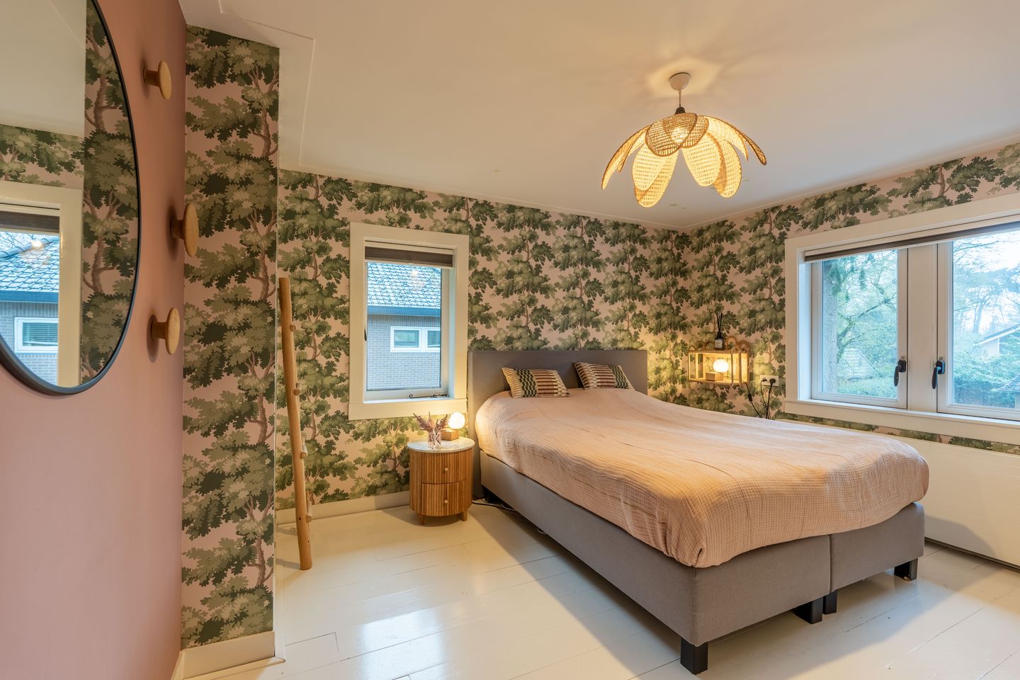 Charming Extended 1930s Semi-Detached Home with Luxury Guest Annex — 24
