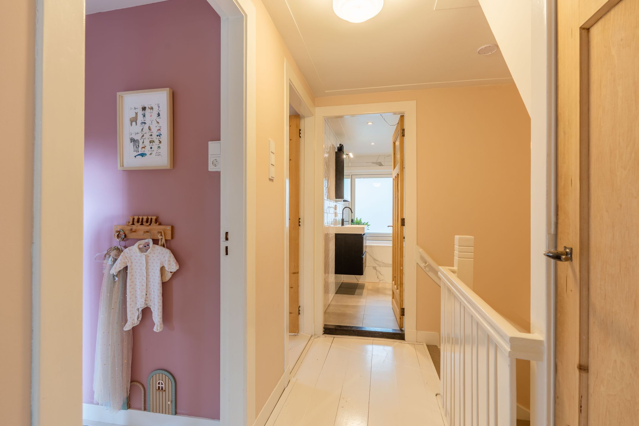 Charming Extended 1930s Semi-Detached Home with Luxury Guest Annex — 20