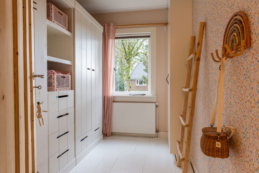 Charming Extended 1930s Semi-Detached Home with Luxury Guest Annex — 21