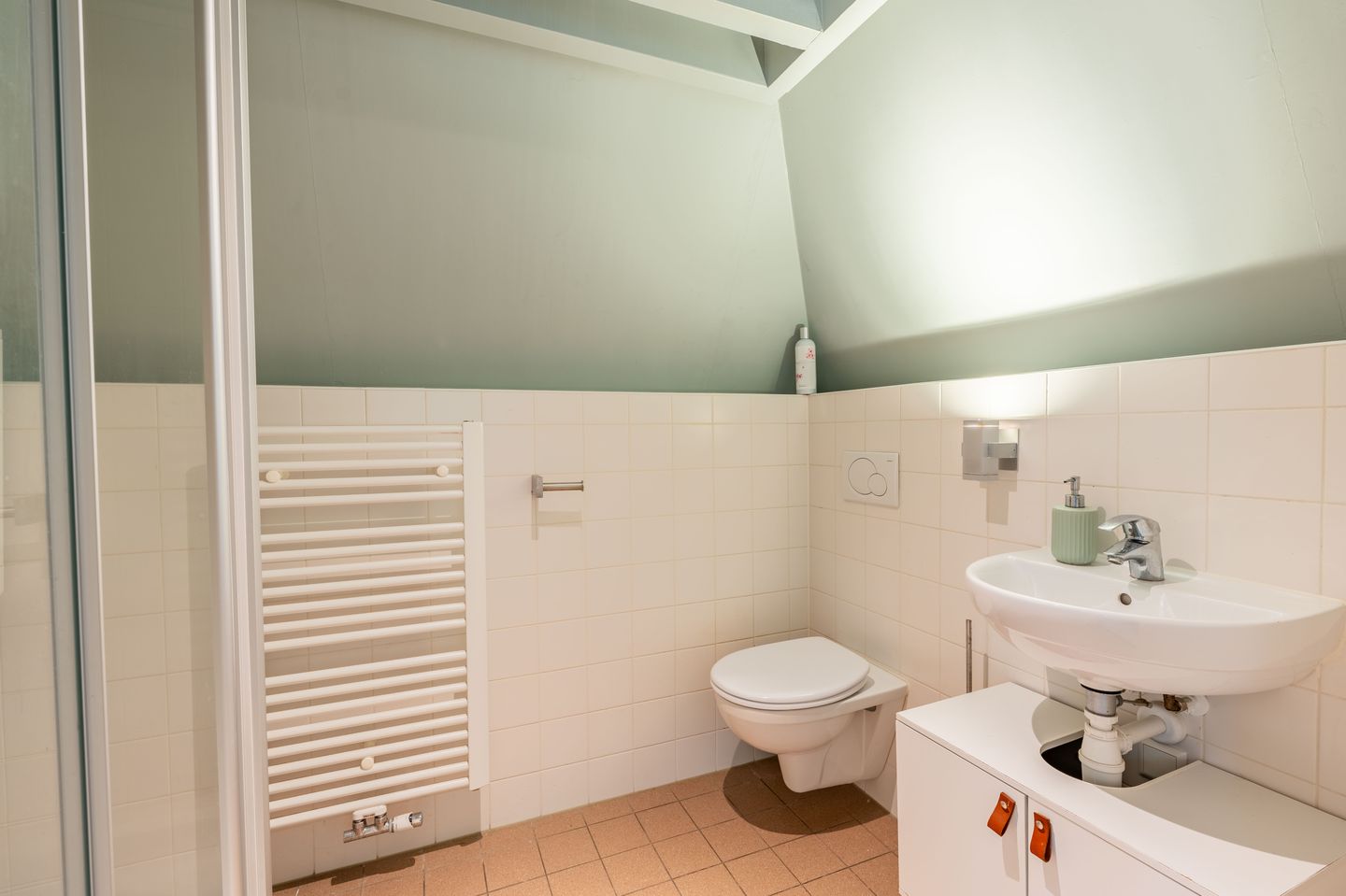 Charming Extended 1930s Semi-Detached Home with Luxury Guest Annex — 47