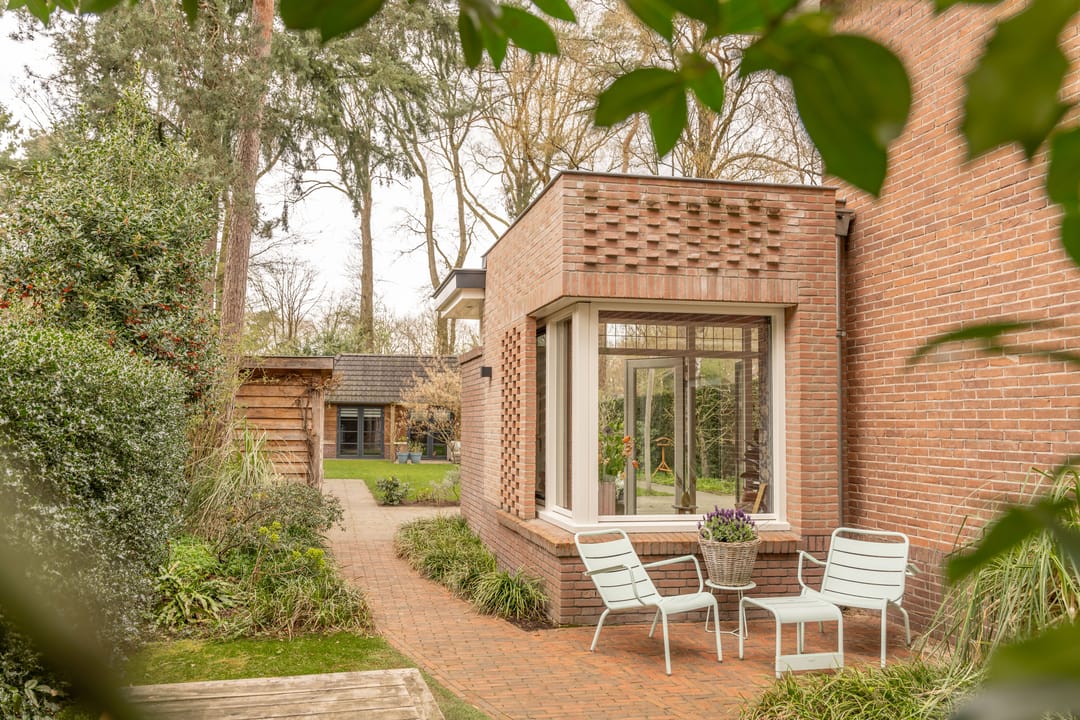 Charming Extended 1930s Semi-Detached Home with Luxury Guest Annex — 54
