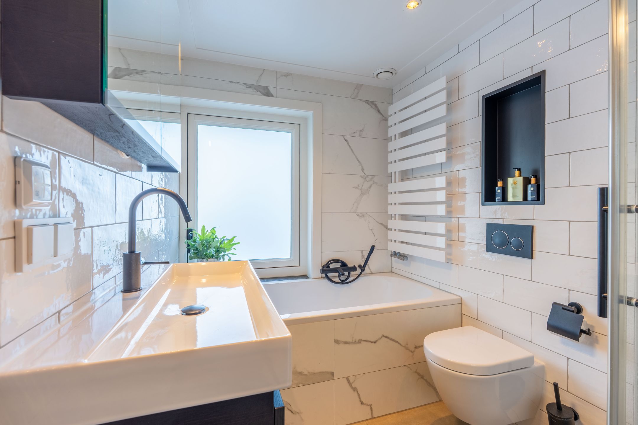 Charming Extended 1930s Semi-Detached Home with Luxury Guest Annex — 26