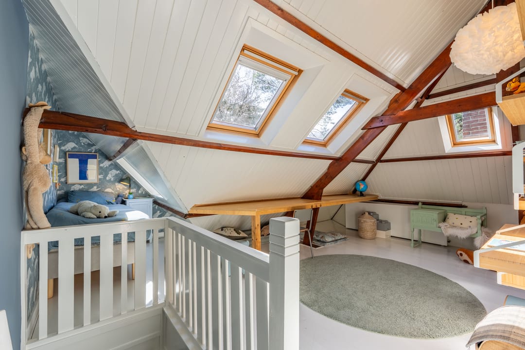 Charming Extended 1930s Semi-Detached Home with Luxury Guest Annex — 30