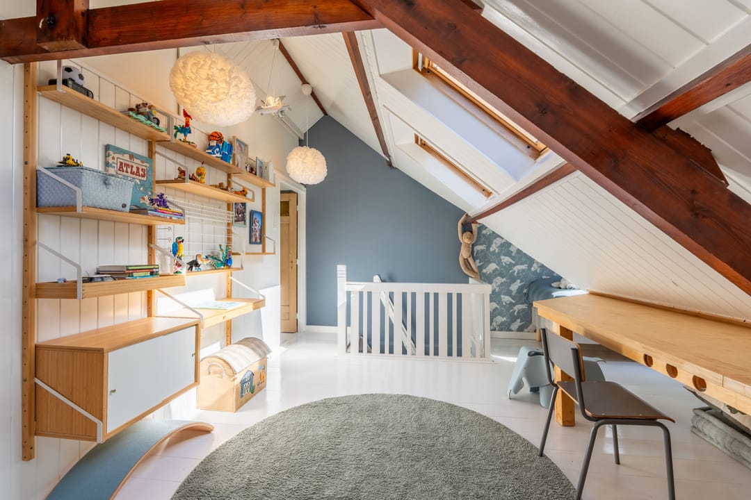 Charming Extended 1930s Semi-Detached Home with Luxury Guest Annex — 29