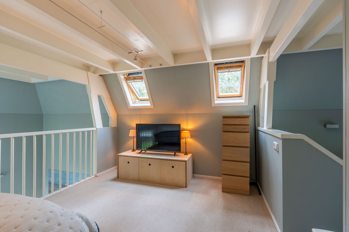 Charming Extended 1930s Semi-Detached Home with Luxury Guest Annex — 46