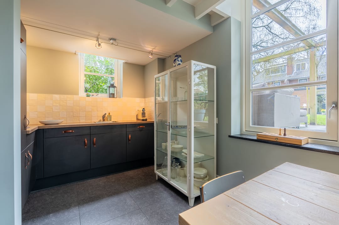 Charming Extended 1930s Semi-Detached Home with Luxury Guest Annex — 49