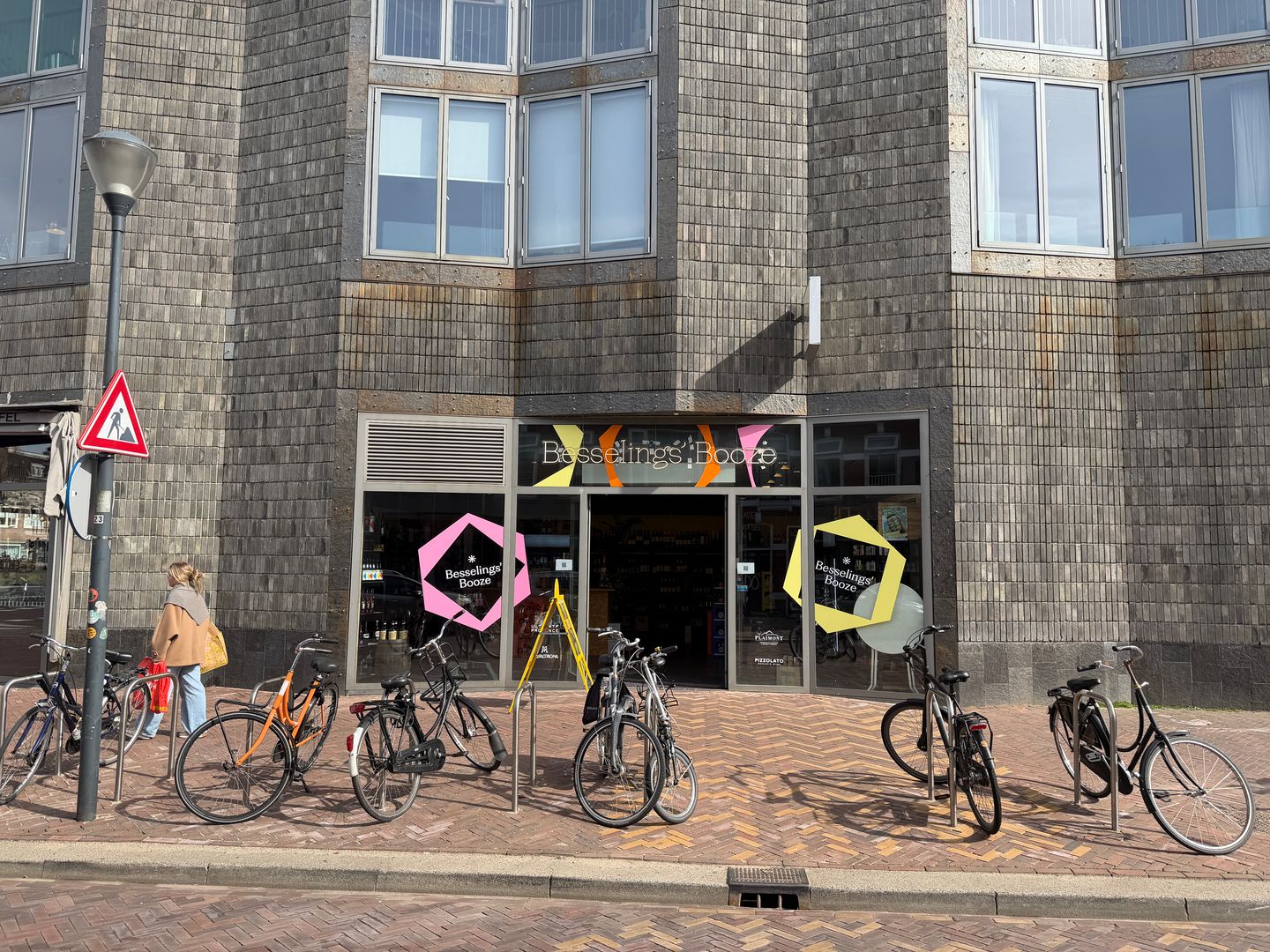 View photo 2 of Damstraat 43